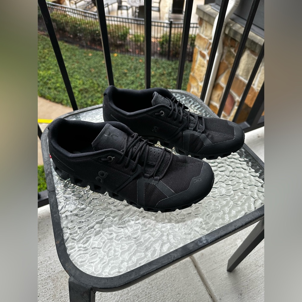 On Cloud Running, Swiss Engineering, Black Shoes, Men’s, Size 10
